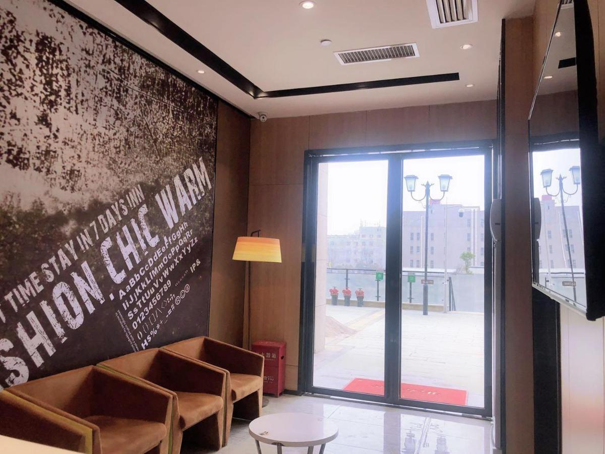 IU Hotel Guiyang Olympic Sports Center China Resources Vientiane Bagian luar foto