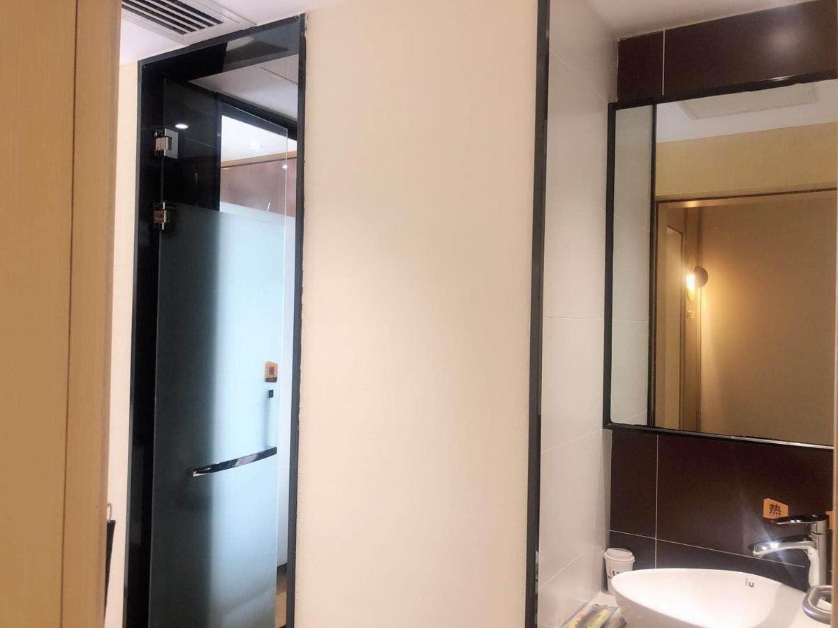 IU Hotel Guiyang Olympic Sports Center China Resources Vientiane Bagian luar foto